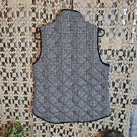 Cambridge Dry Goods Distinctively British Black & White Vest - Picture 10 of 11